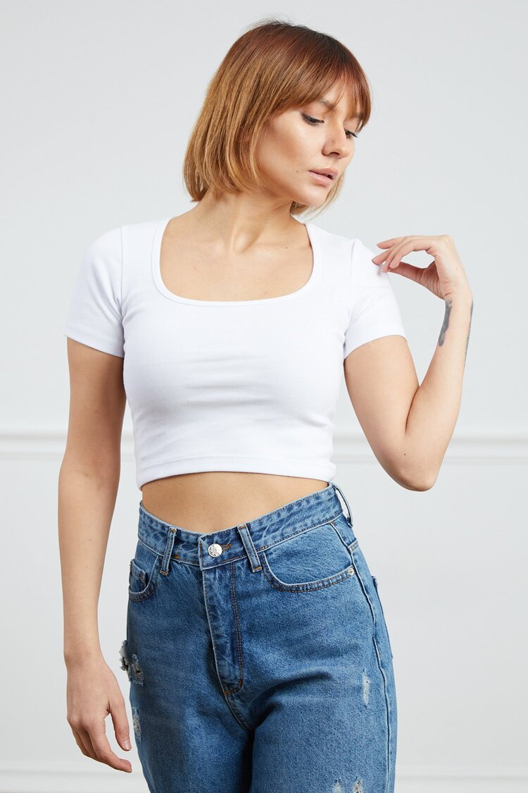 Kare Yaka Crop Body T-Shirt