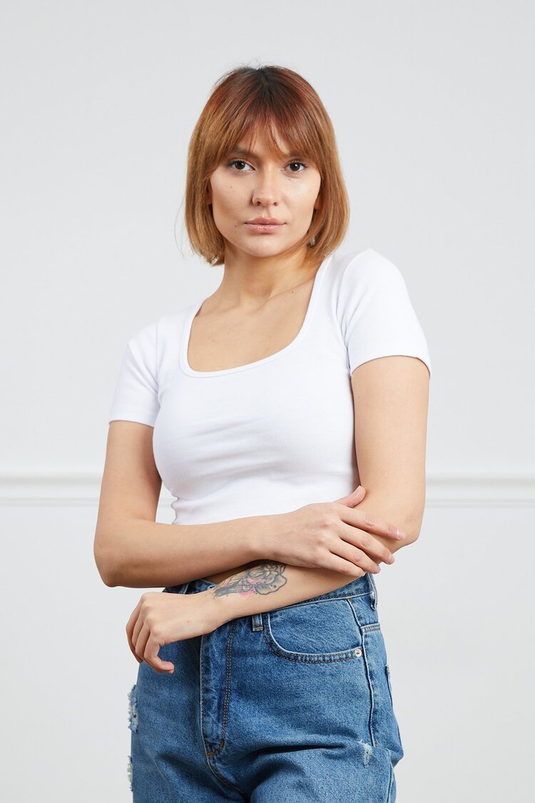 Kare Yaka Crop Body T-Shirt