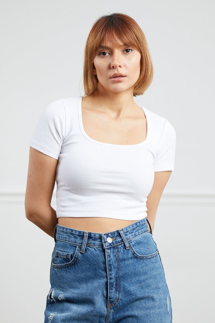 Kare Yaka Crop Body T-Shirt