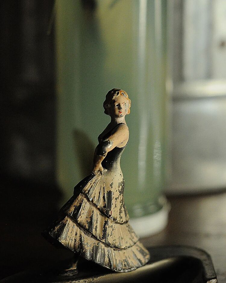 Vintage Flamenko Dansçı Figürlü Küllük 