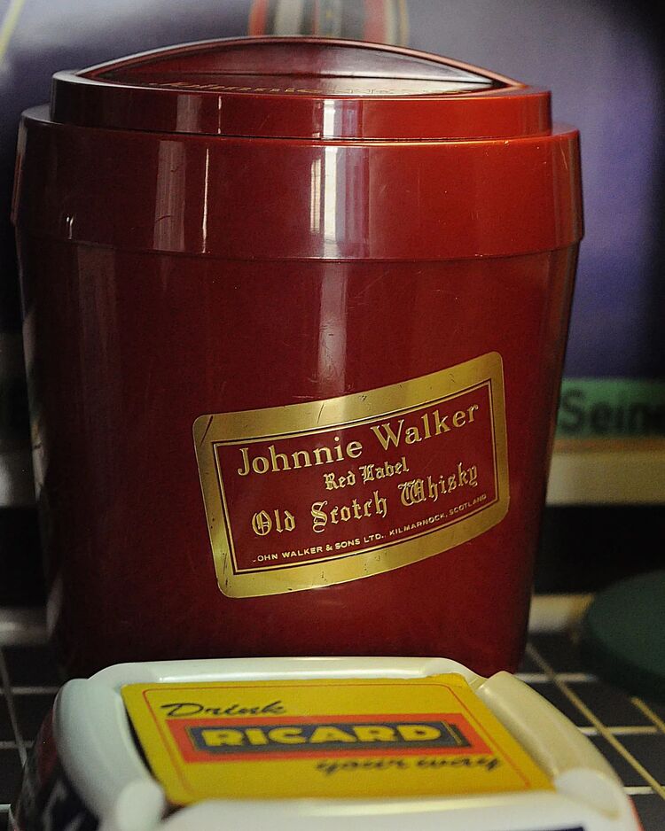 Johnnie Walker Karaf ve Buz Kovası 
