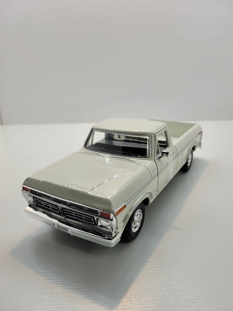 Motormax 1:24 Ford F-150 Custom (1979)