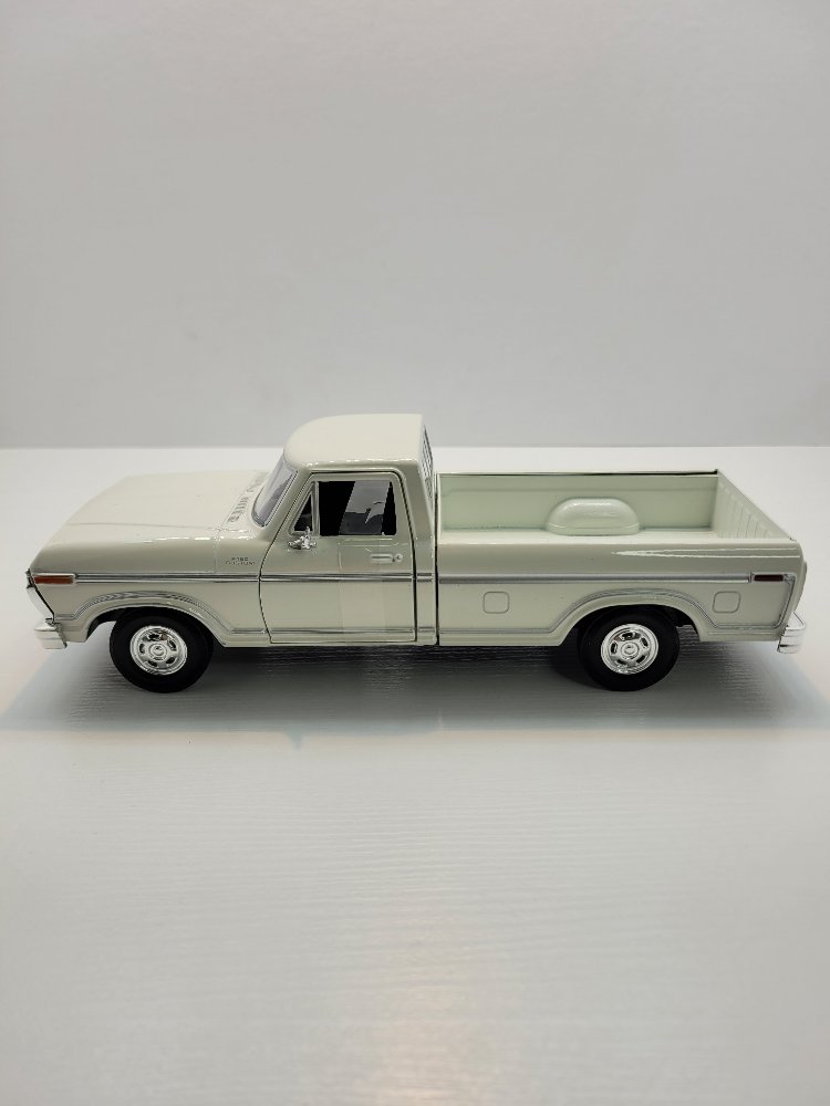Motormax 1:24 Ford F-150 Custom (1979)