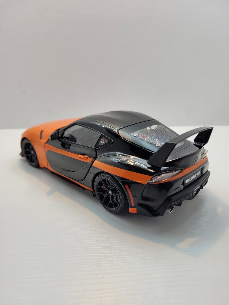 Solido 1:18 Toyota GR Supra – Detaylı Diecast Koleksiyon Modeli