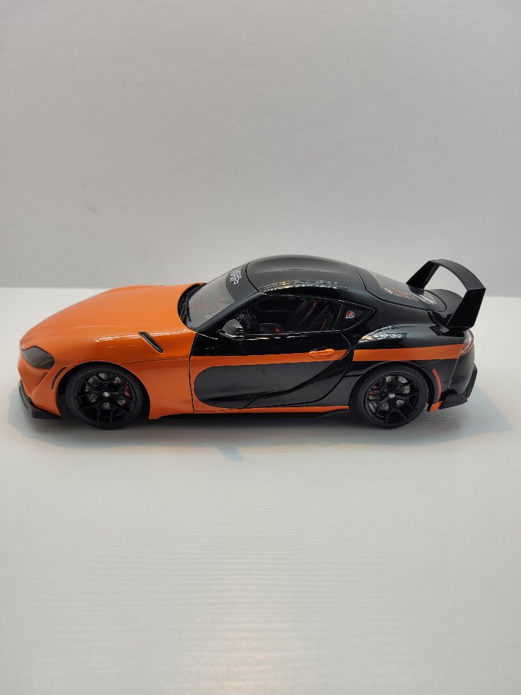 Solido 1:18 Toyota GR Supra – Detaylı Diecast Koleksiyon Modeli