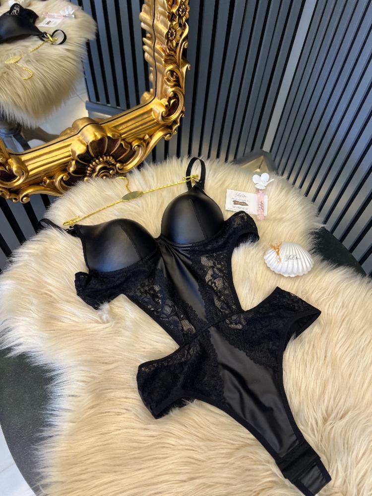Siyah Dantelli Bodysuit