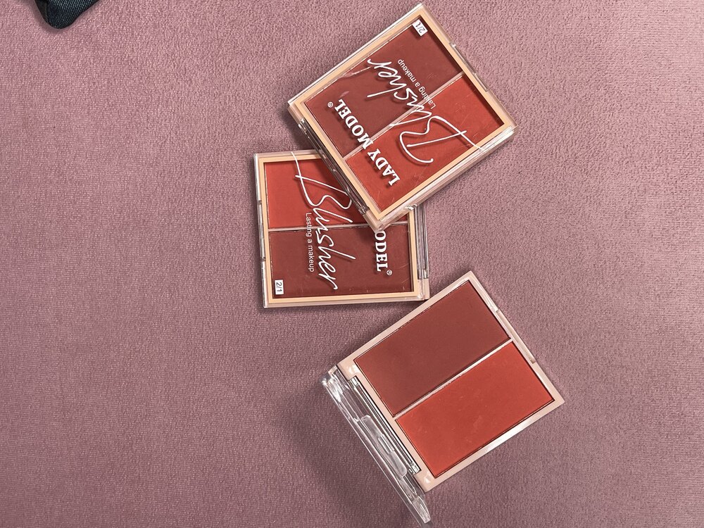 Lady Model Blush