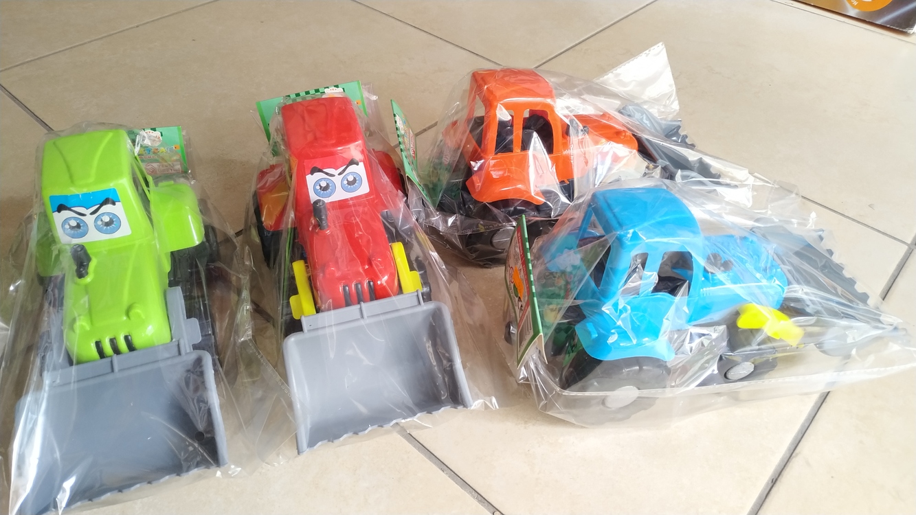 PLASTİK TRAKTÖR KEPÇELER