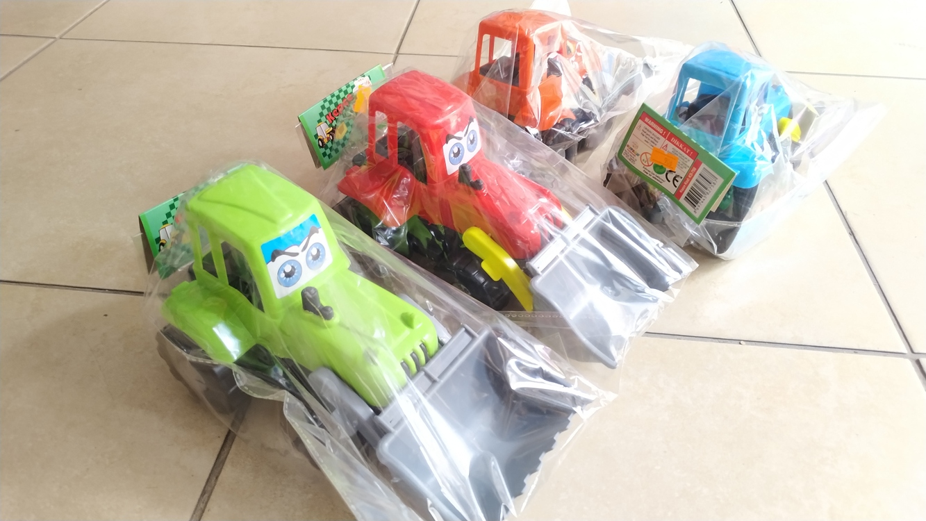 PLASTİK TRAKTÖR KEPÇELER