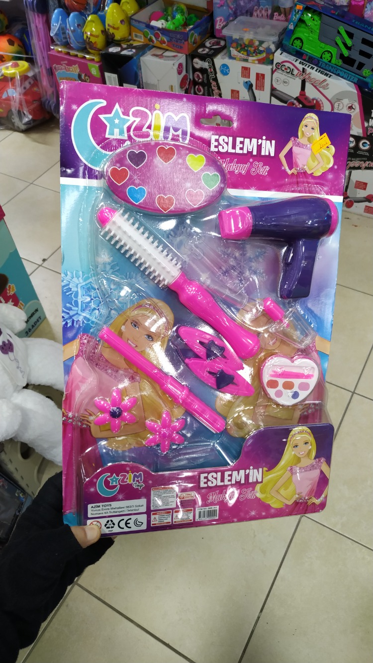 ESLEM'İN MAKYAJ SETİ