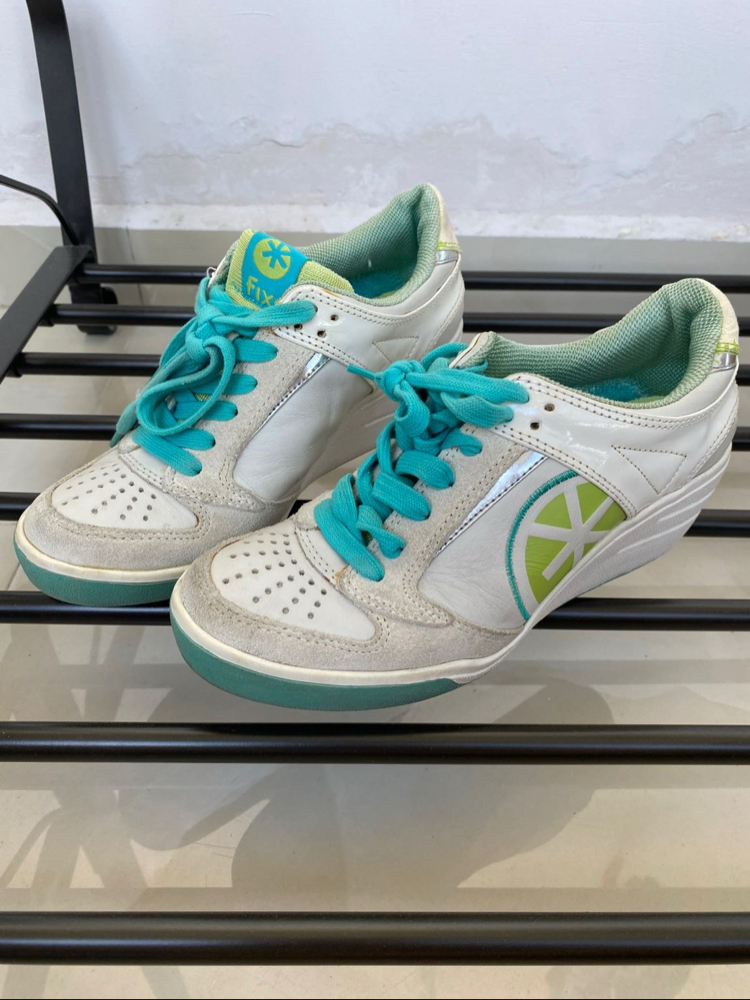 steve madden futuristic lime sneakers