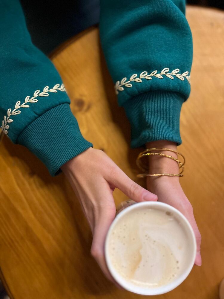 yapraklar kol detay sweatshirt