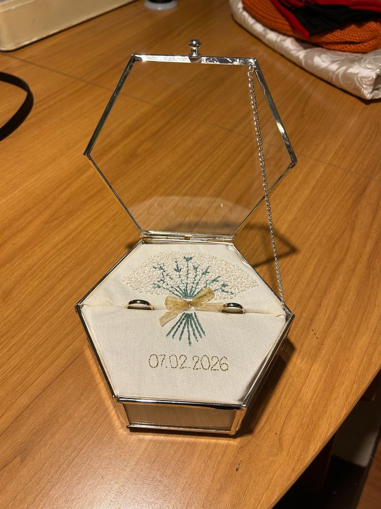 Nişan yüzük kutusu