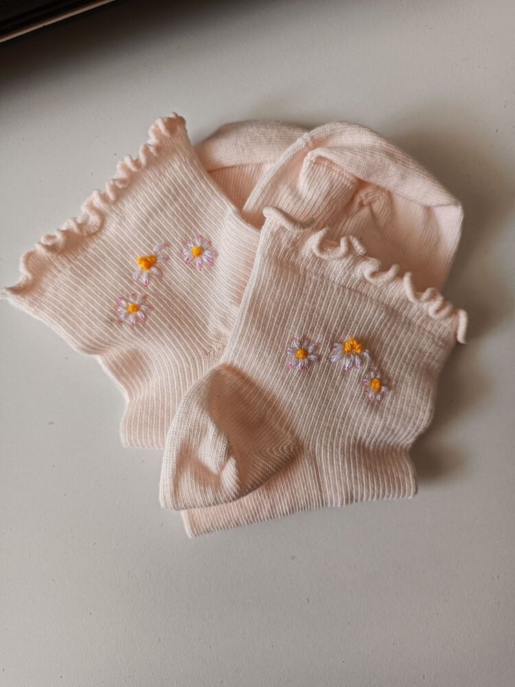 Papatya nakışlı çorap