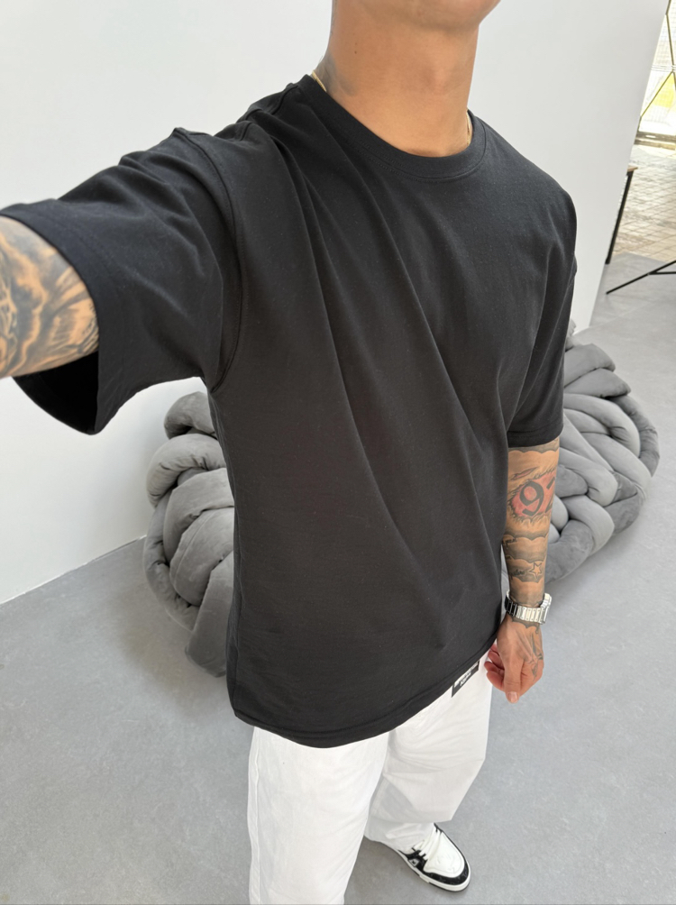 Siyah Yarı Oversize Tshirt 