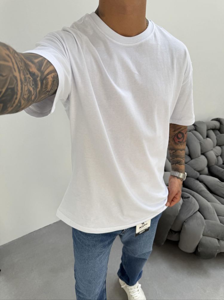 Beyaz Yarı Oversize Tshirt
