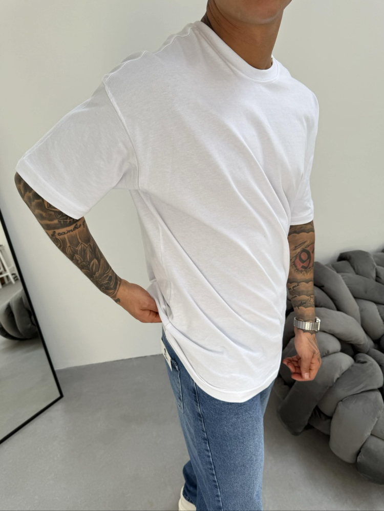 Beyaz Yarı Oversize Tshirt
