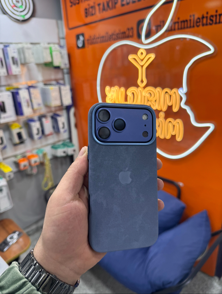 İPHONE 17 PRO VE PRO MAX LOGOLU KILIF