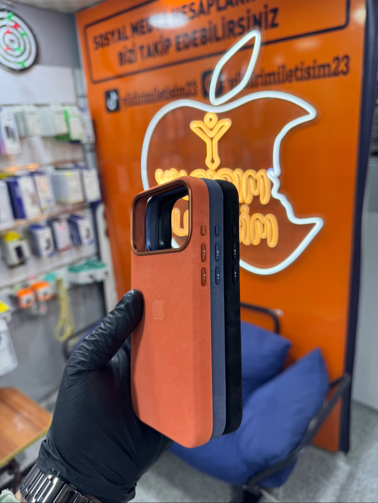 İPHONE 17 PRO VE PRO MAX LOGOLU KILIF