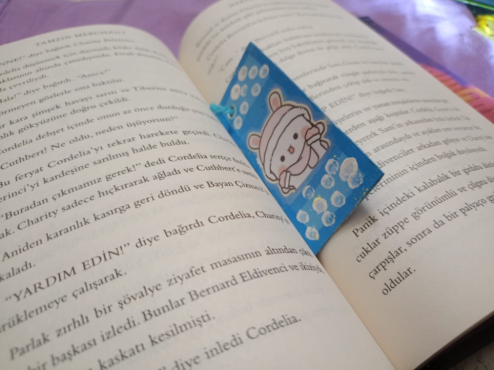 Kar Tavşanlı Mavi Kitap Ayracı