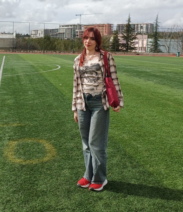 Zeynep Uyanık - Eşit Ağırlık 25090