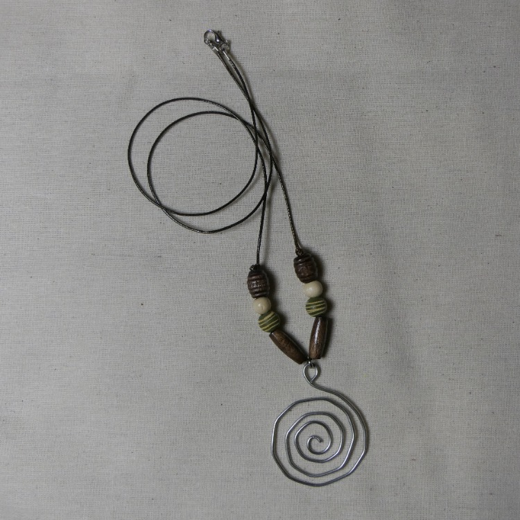 Spiral Yarı Boncuklu Kolye