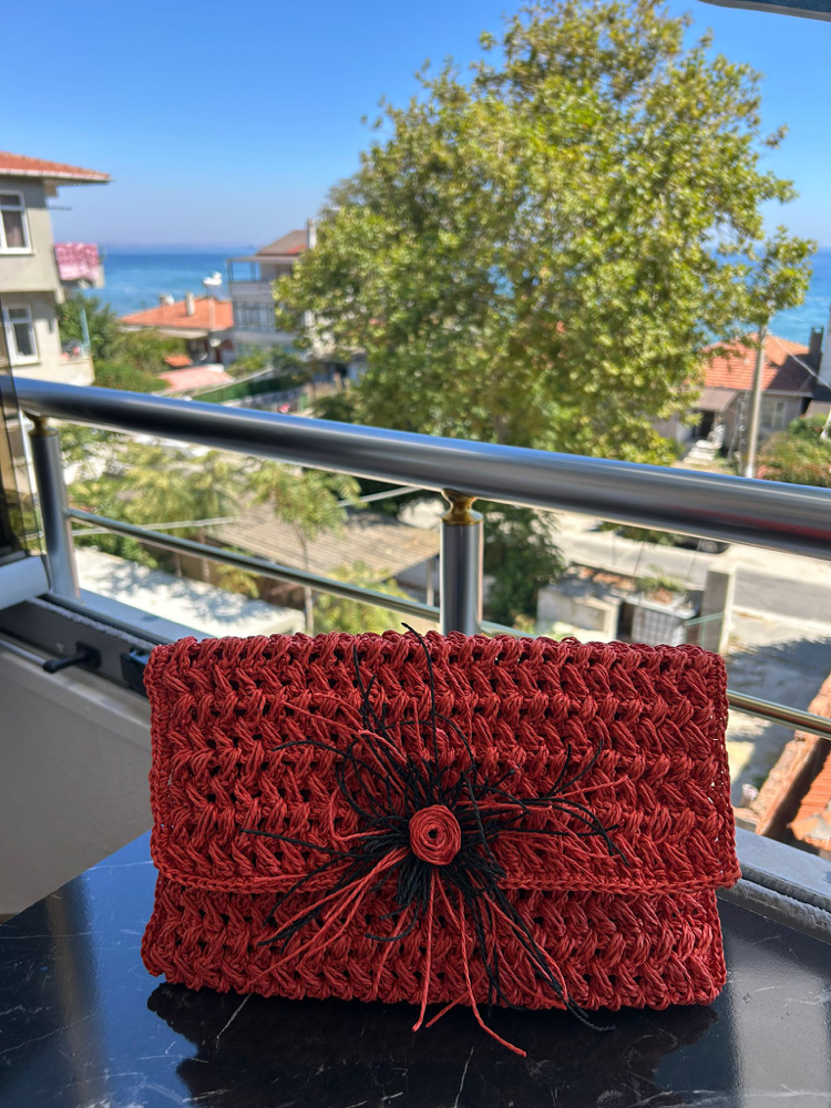 Çiçek Tokalı Clutch Çanta - Narçiçeği