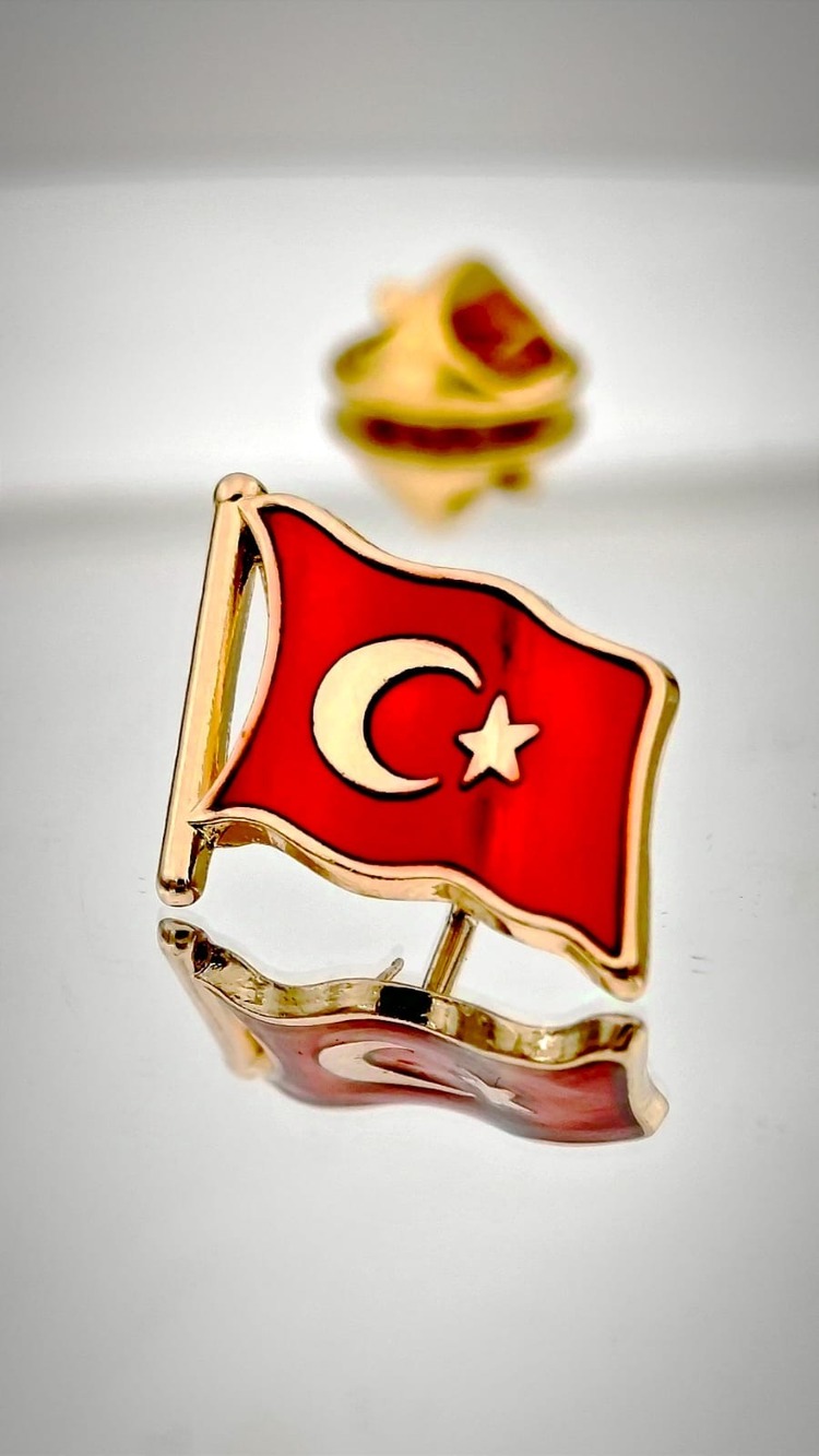 Türk Bayrağı Altın Kaplama Yaka Rozeti 3D(3 Boyutlu Dalgalı)