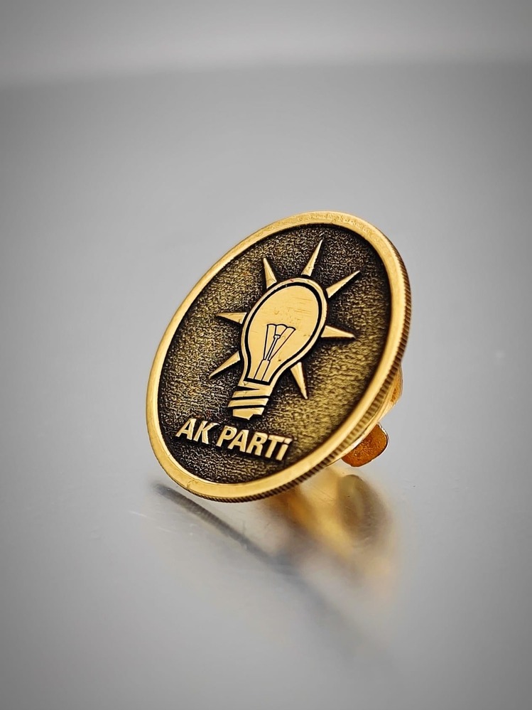 Ak Parti Yaka Rozeti