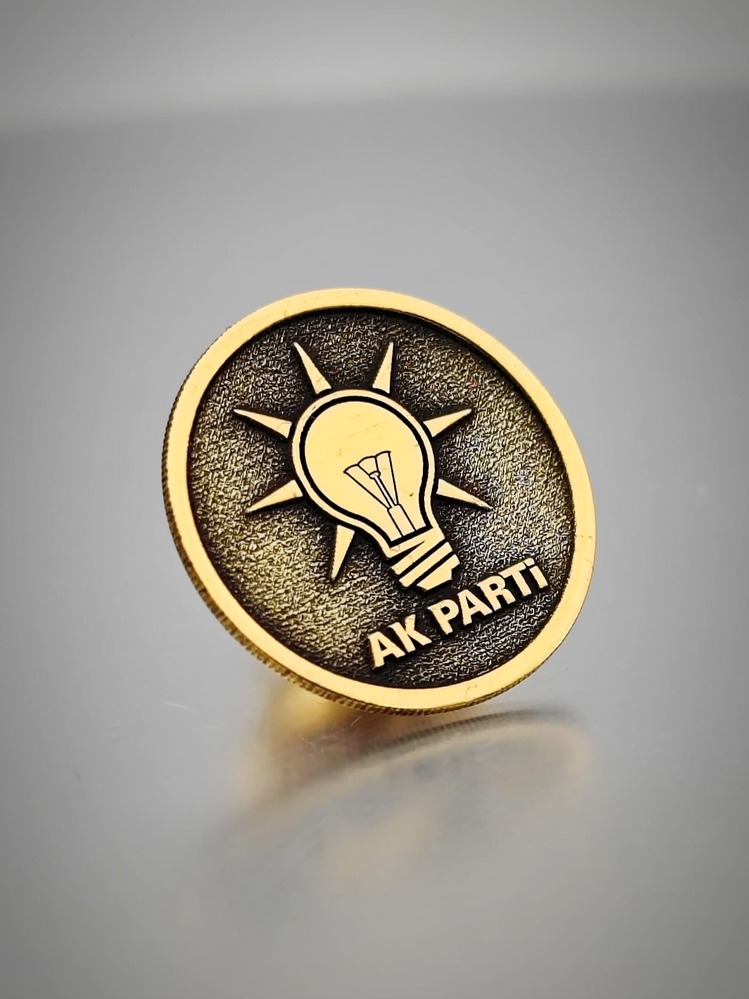 Ak Parti Yaka Rozeti