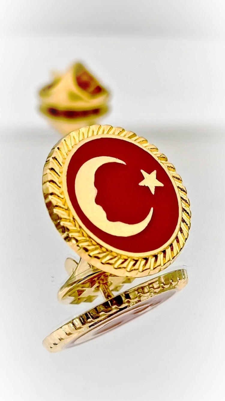 Türk Bayrağı Atatürk Siluetli Altın Kaplama Mineli Yaka Rozeti