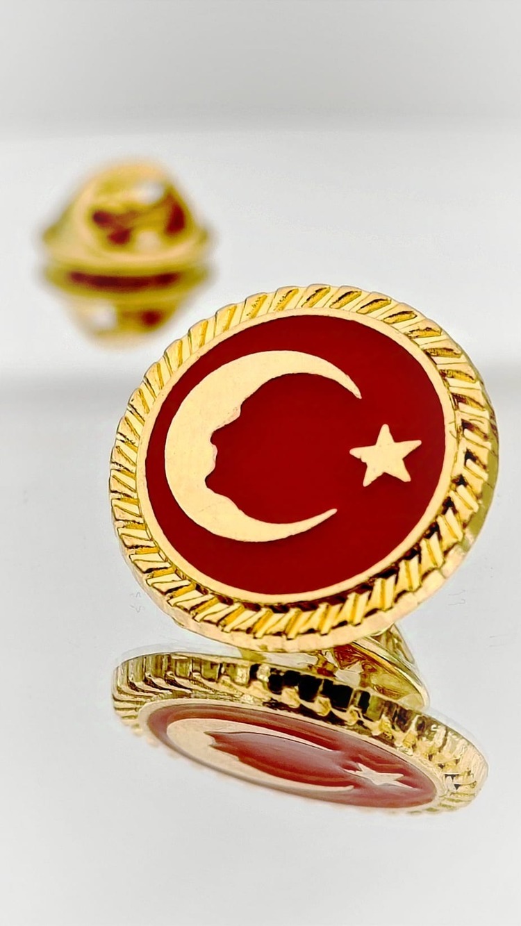 Türk Bayrağı Atatürk Siluetli Altın Kaplama Mineli Yaka Rozeti