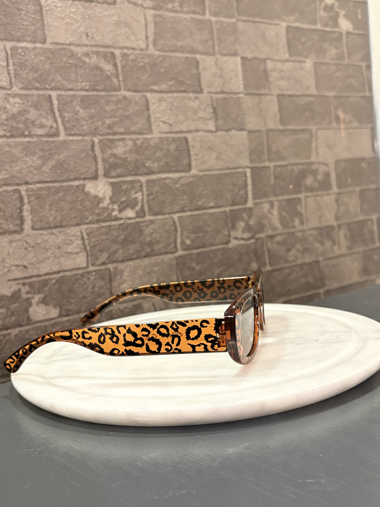 Leopar desenli güneş gözlüğü