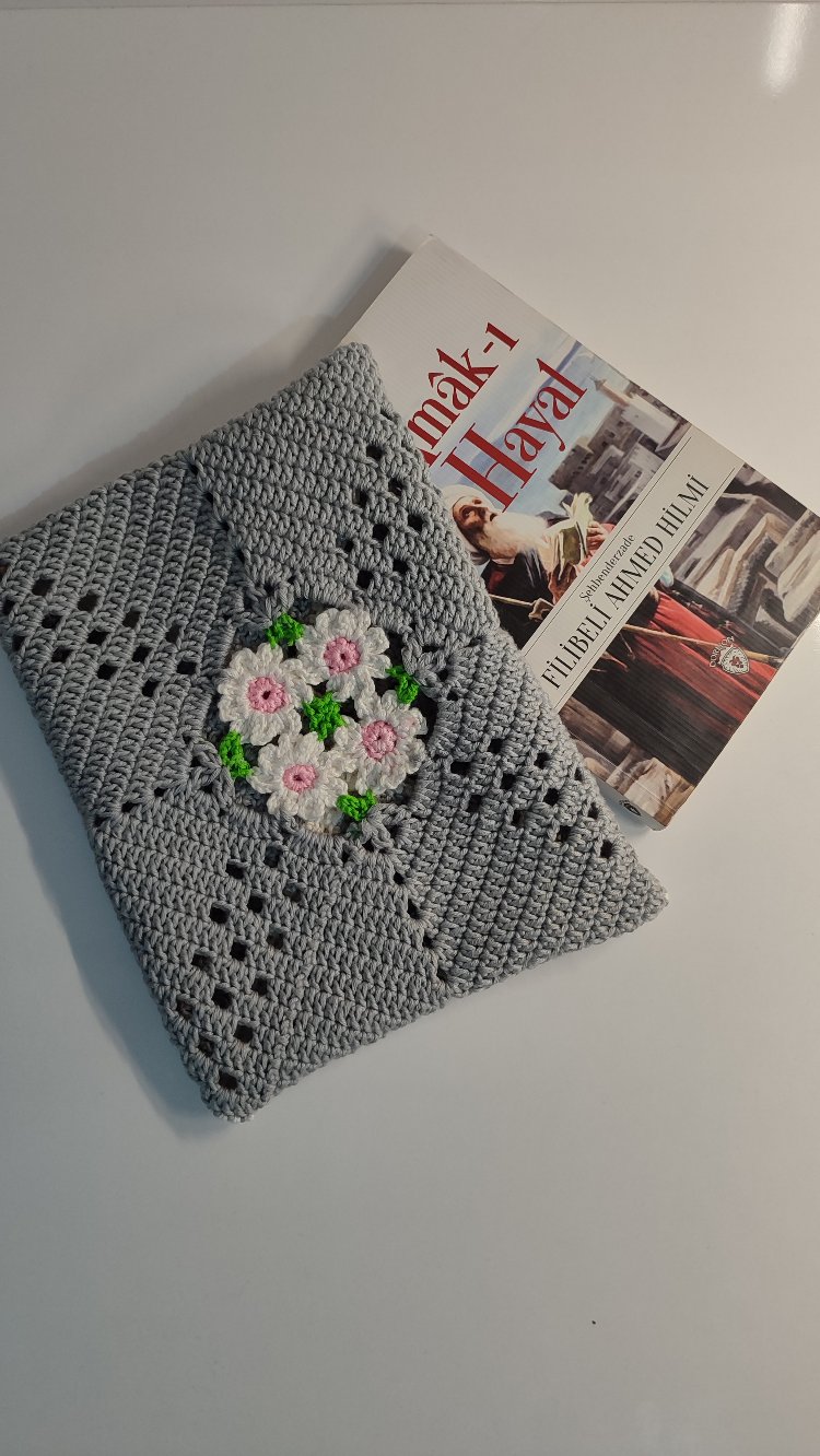 Çiçekli Kitap Kılıfı