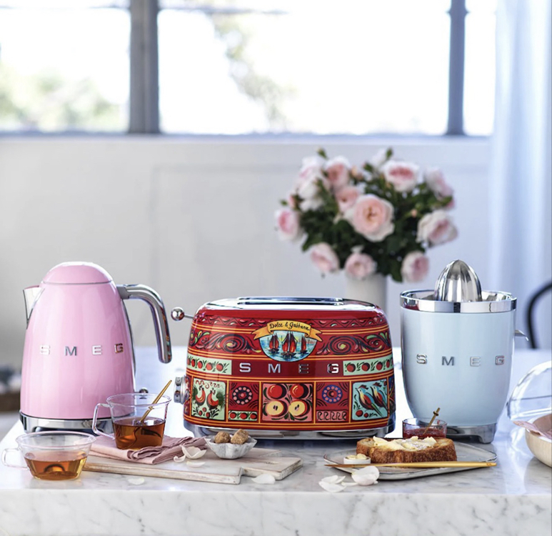 SMEG Pembe Isı Ayarlı Kettle