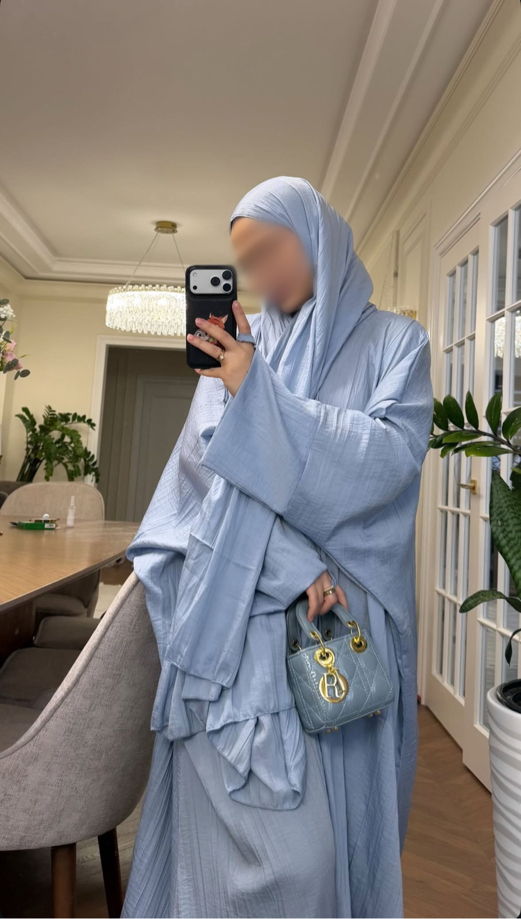 Parmak detaylı örtülü takım