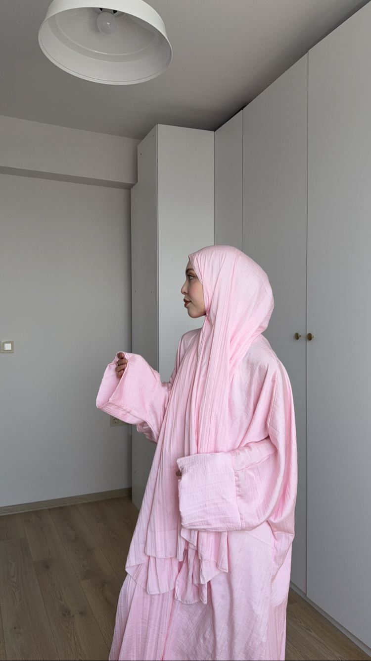 Parmak detaylı örtülü takım 