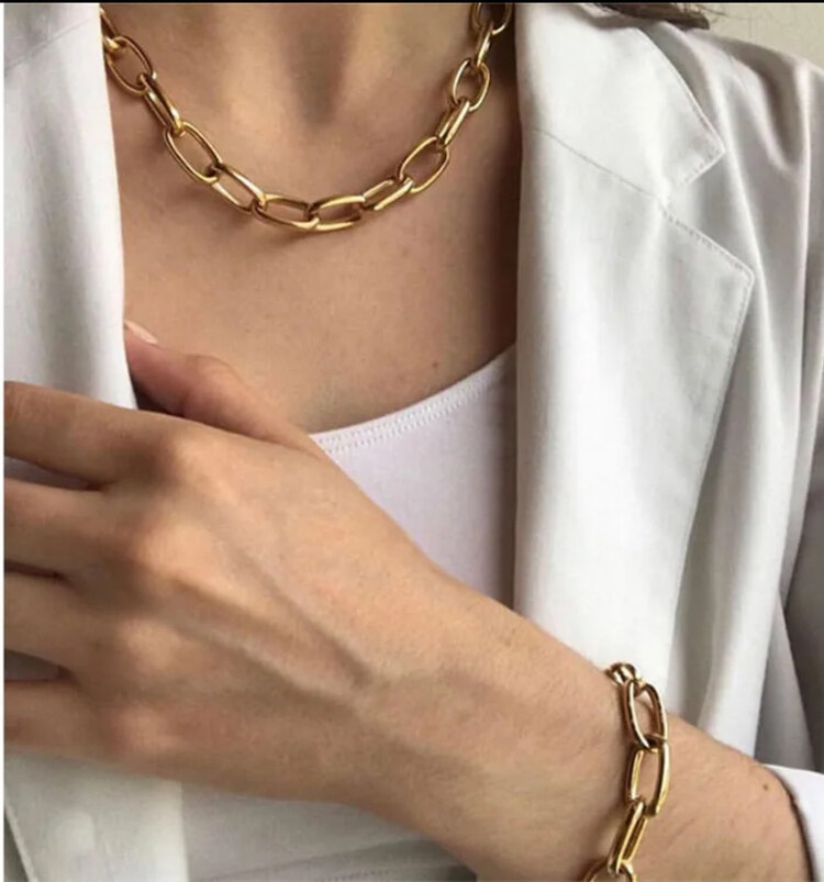 Gold Oval Plaka Geçmeli Zincir Kolye