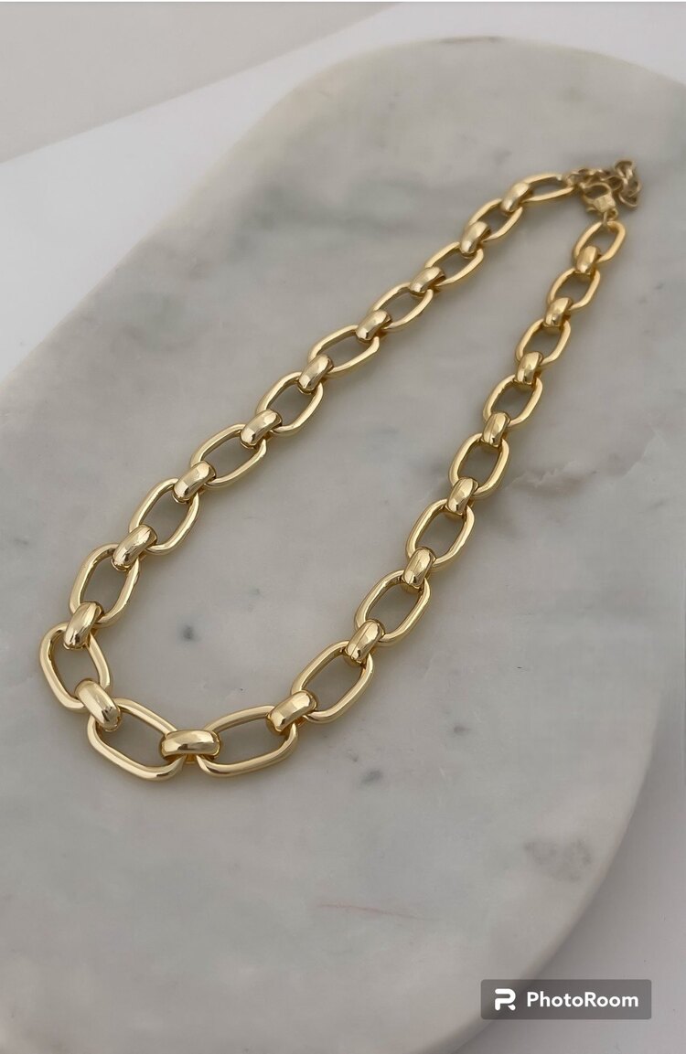 Gold Oval Plaka Geçmeli Zincir Kolye