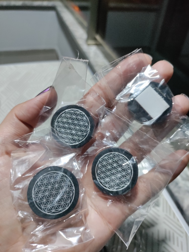 Yaşam Çiçeği Sembollü Shungit Taşı (Sticker)