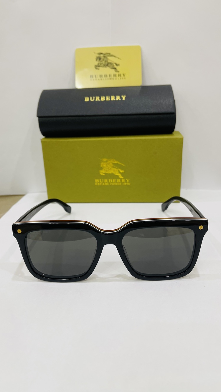 BURBERRY SİYAH ÇERÇEVE SİYAH ŞEFFAF CAM