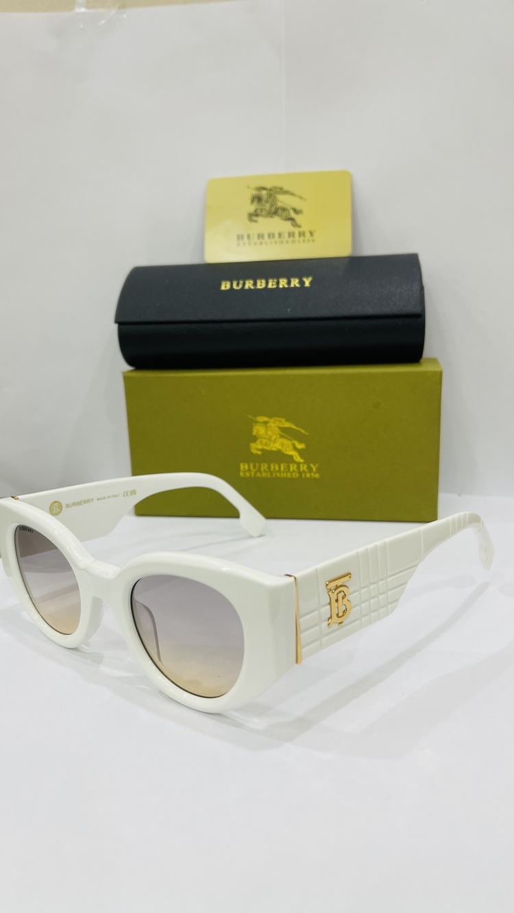 BURBERRYBEYAZ ÇERÇEVE SİYAH ŞEFFAF CAM