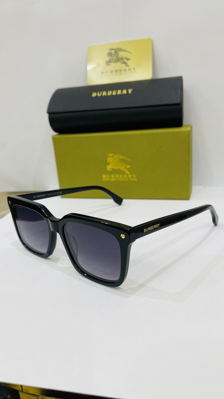 BURBERRY SİYAH ÇERÇEVE SİYAH ŞEFFAF CAM