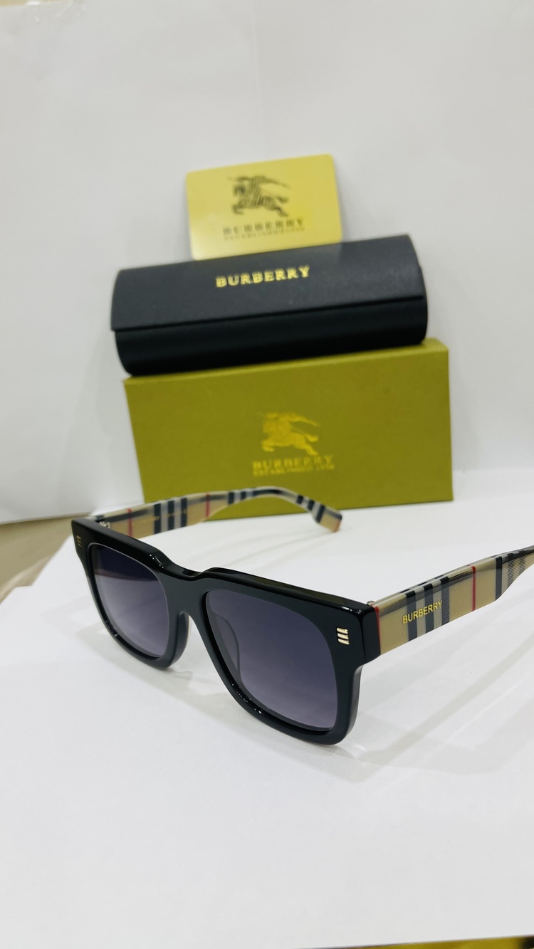BURBERRYDESENLİ ÇERÇEVE SİYAH ŞEFFAF CAM