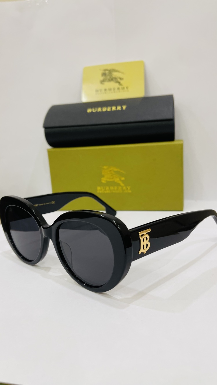 BURBERRYSİYAH ÇERÇEVE SİYAH ŞEFFAF CAM