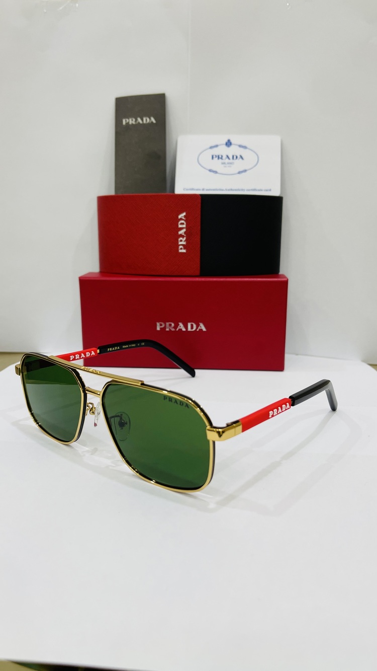 PRADA SİYAH ÇERÇEVE YEŞİL ŞEFFAF CAM