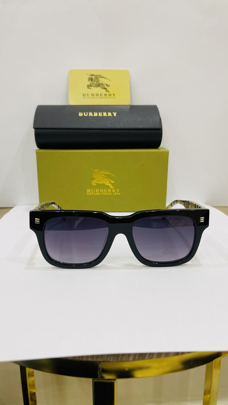 BURBERRYDESENLİ ÇERÇEVE SİYAH ŞEFFAF CAM