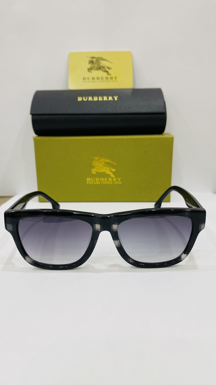 BURBERRYSİYAH ÇERÇEVE SİYAH ŞEFFAF CAM