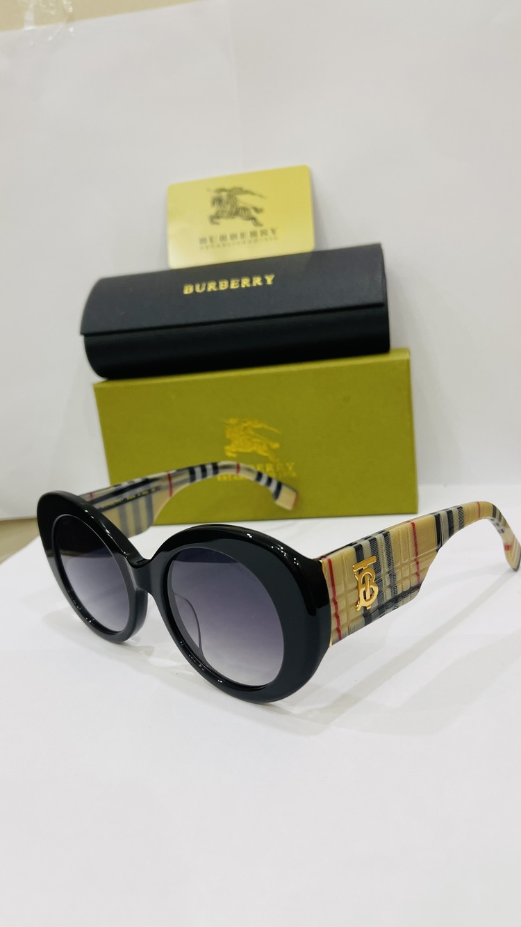 BURBERRY DESENLİ ÇERÇEVE SİYAH ŞEFFAF CAM