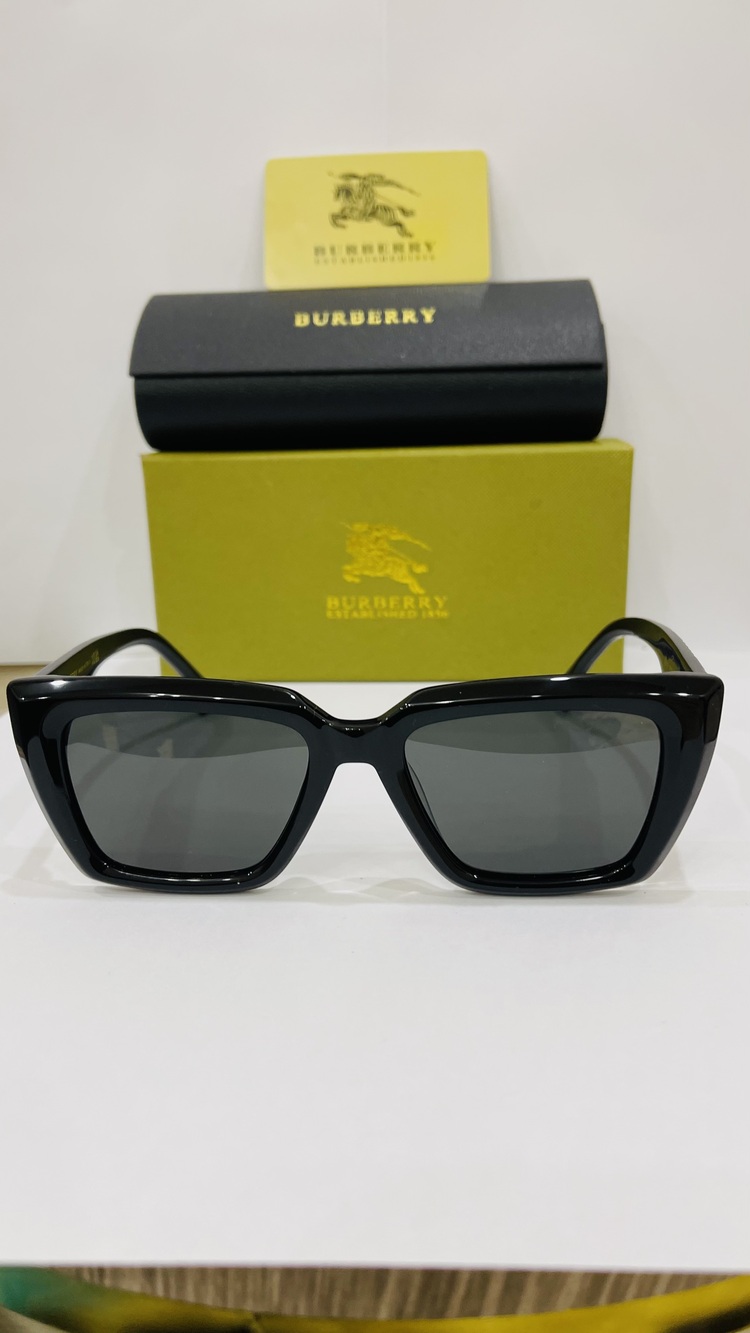 BURBERRY SİYAH ÇERÇEVE SİYAH ŞEFFAF CAM